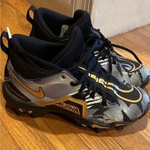 Size 1Y Nike kids football cleats